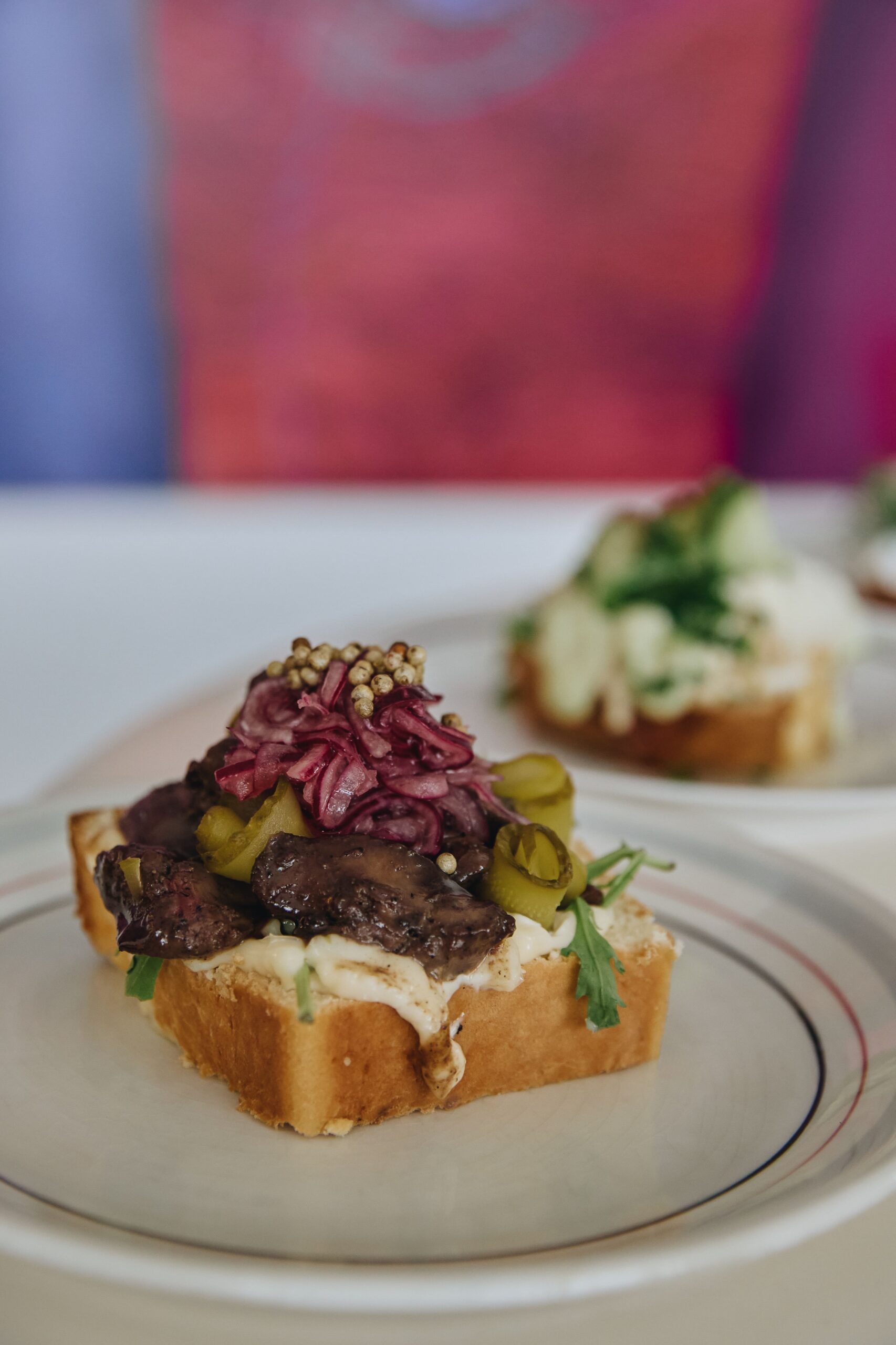 Autorska kanapka sfotografowana na potrzeby komunikacji marki gastronomicznej Amant Kraków